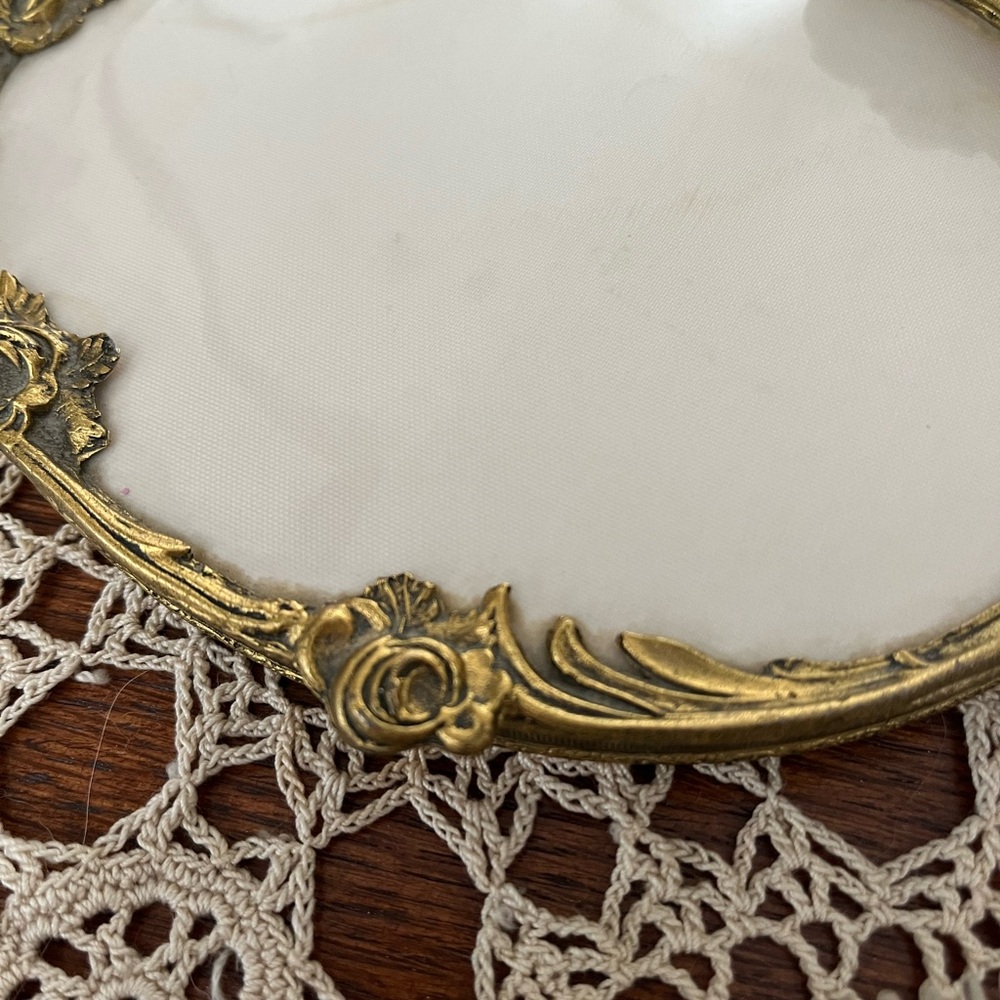 Vintage mirror, brush, comb set - Picture 4 of 16